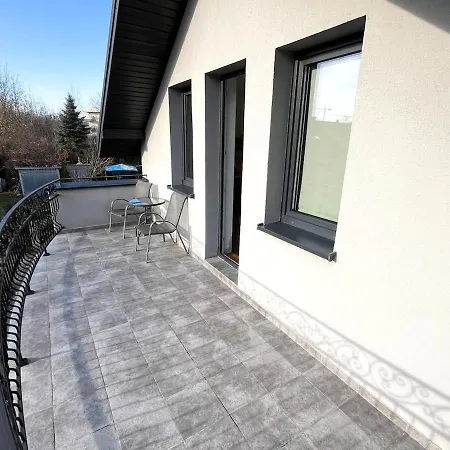 Z Duzymi Tarasami Ogrod Centrum Apartmán